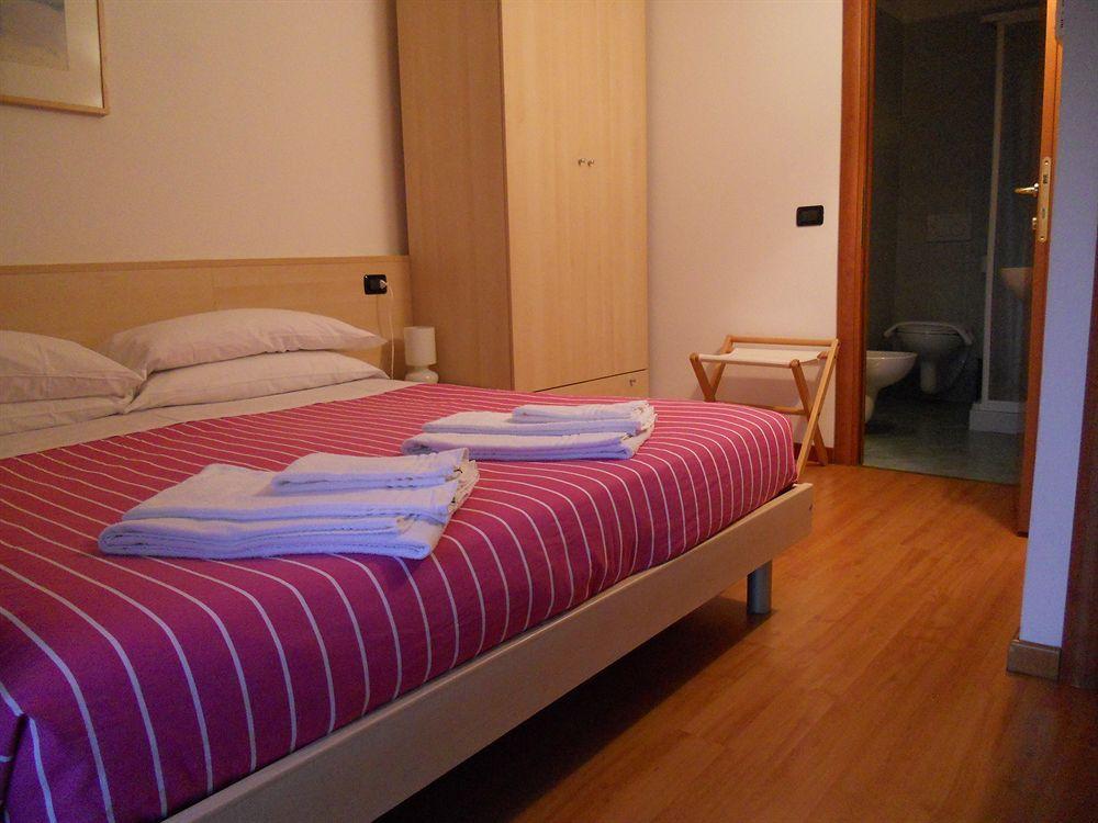 Hotel Vista Lago Brunate Esterno foto
