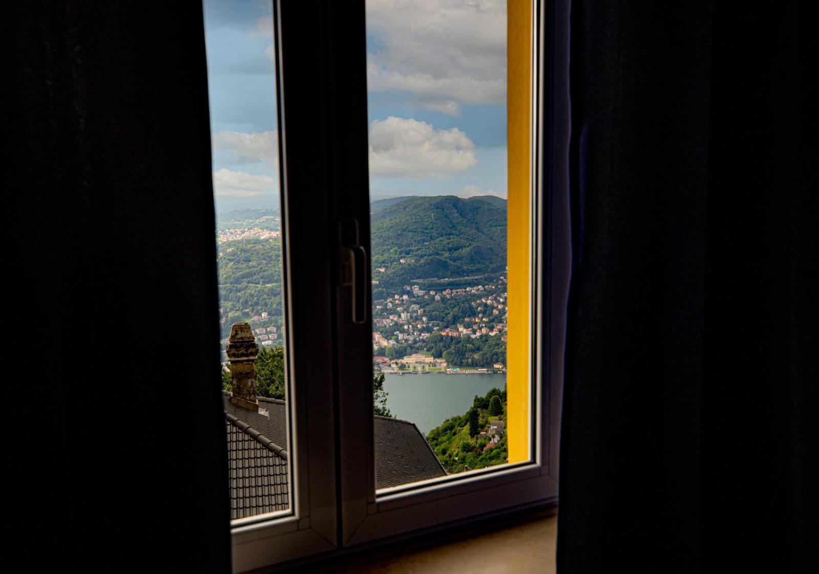 Hotel Vista Lago Brunate Esterno foto