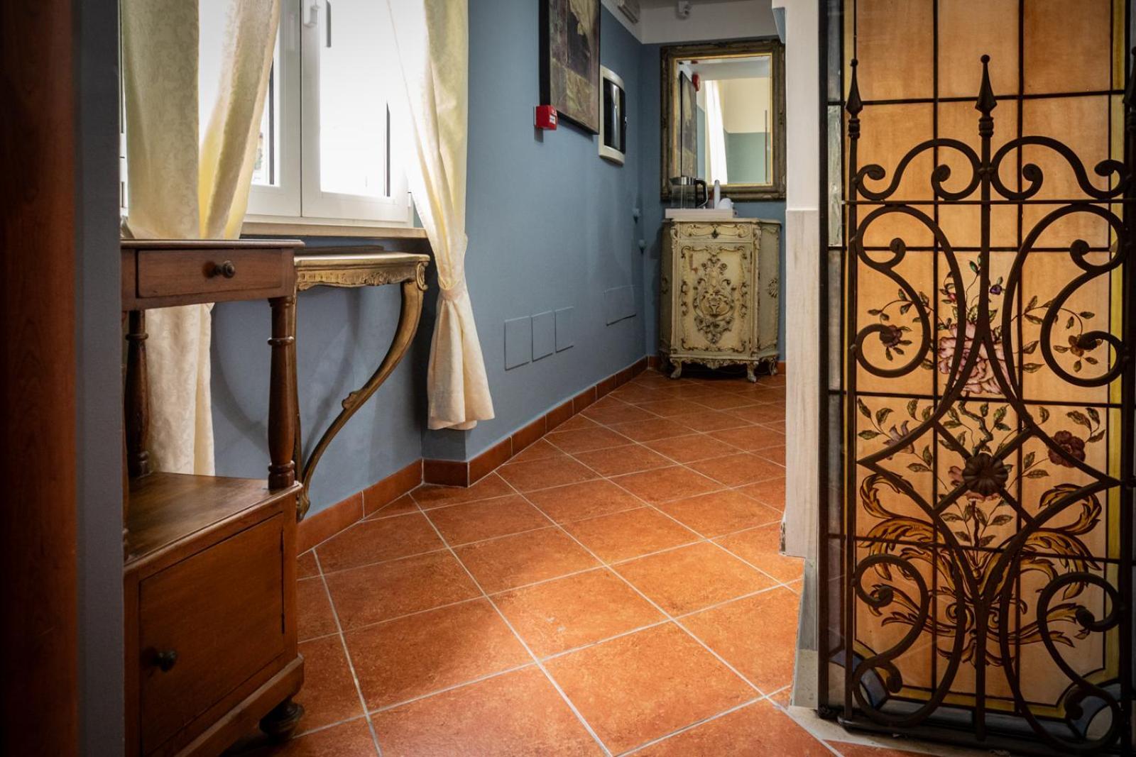 Hotel Vista Lago Brunate Esterno foto